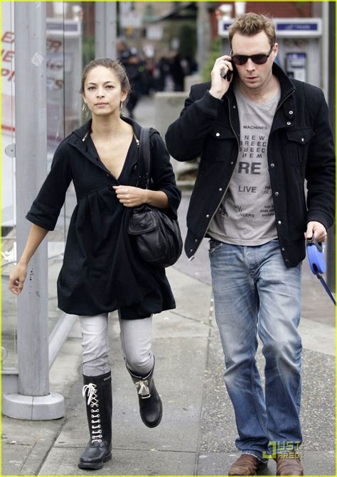 is kristin kreuk married|mark hildreth and kristin kreuk.